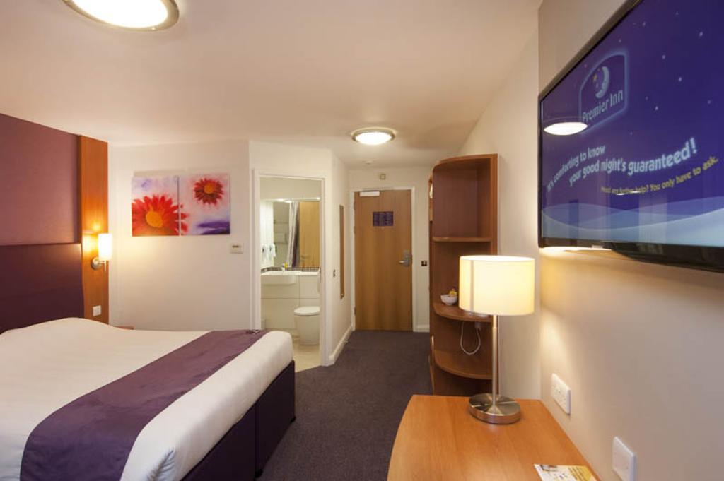 Premier Inn London Hammersmith Exterior foto