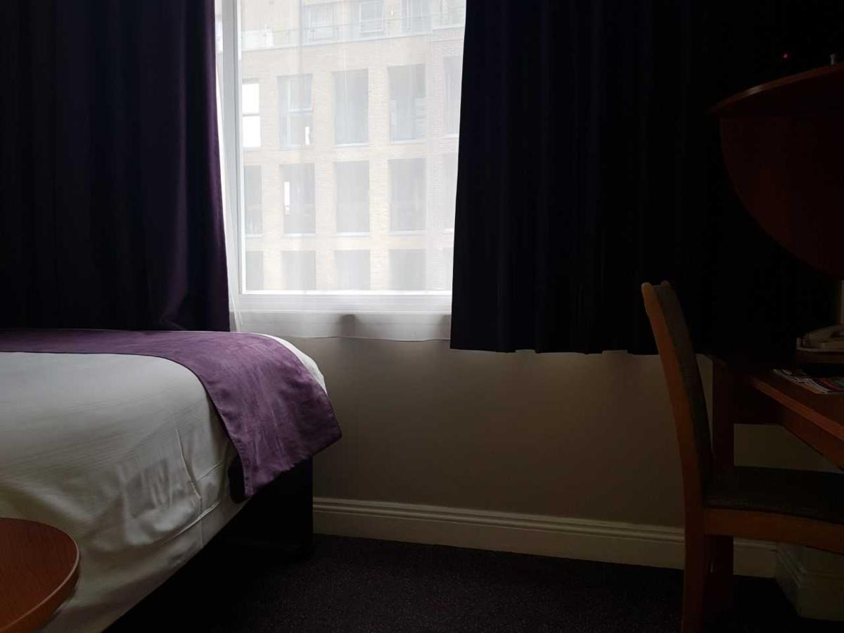 Premier Inn London Hammersmith Exterior foto